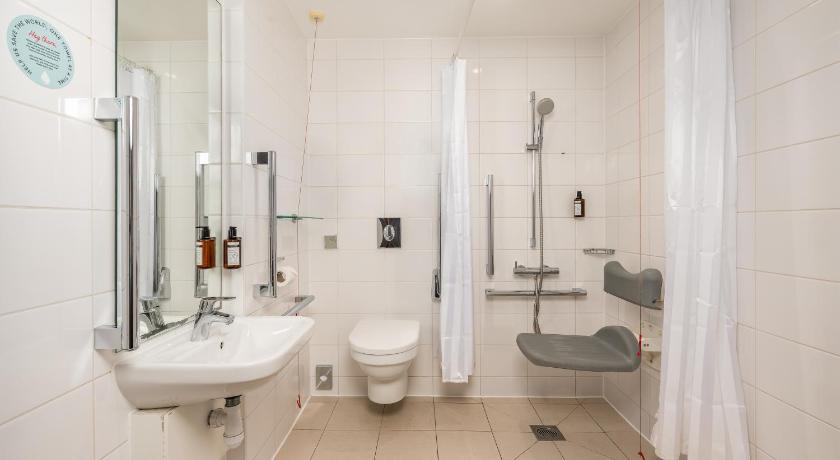 รูปของห้องพัก เตียงใหญ่ สำหรับผู้พิการ (Accessible Double Bed) 13