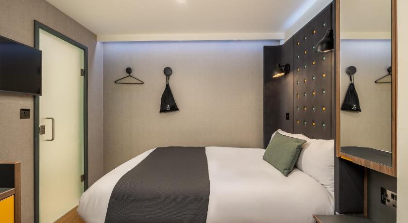 รูปของห้องเตียงใหญ่ไม่มีหน้าต่าง (Double Room No Window) 7