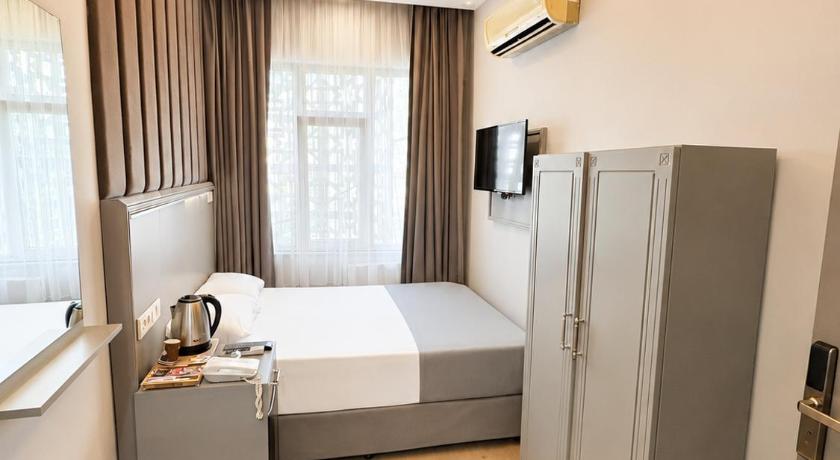 Crowned Boutique Hotel - image 14