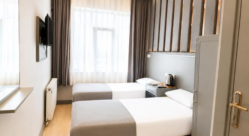 Crowned Boutique Hotel - image 7