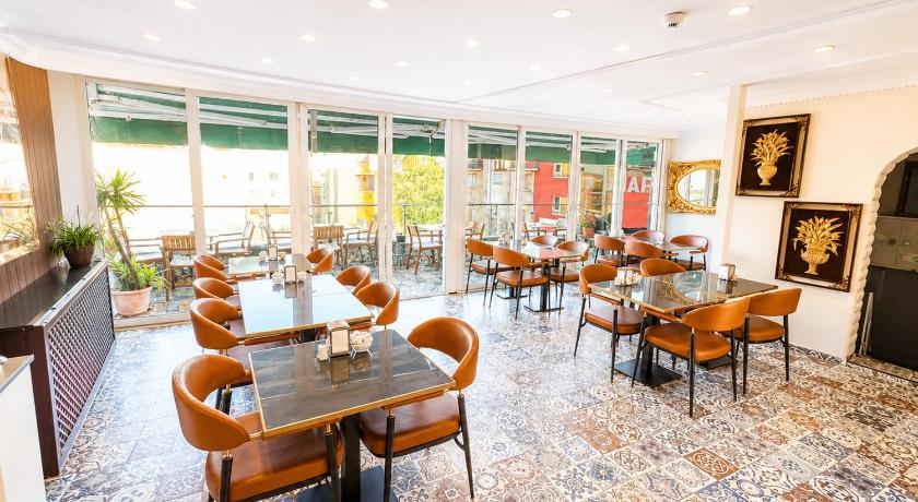Crowned Boutique Hotel - main image