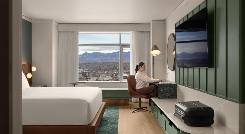 Image of 1 King Bed Mountain View 1