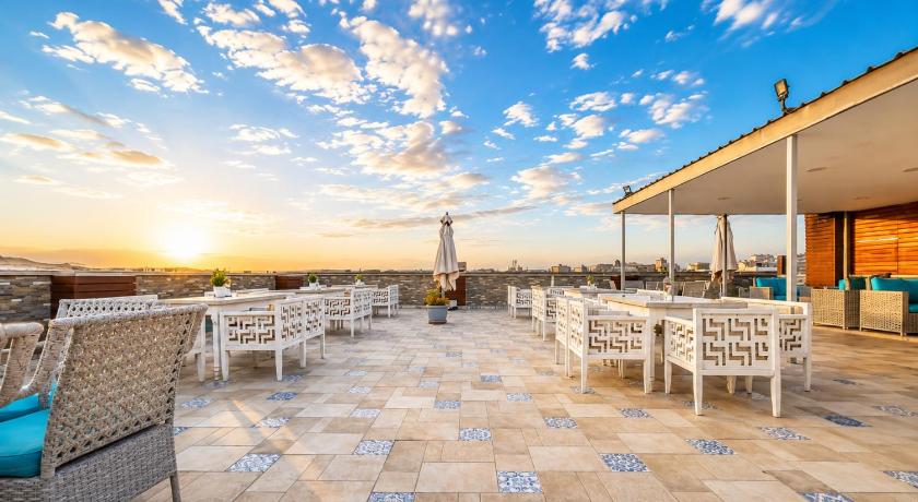 Pyramid Edge Hotel & Exclusive Pyramids View Roof - image 3