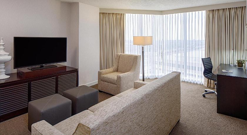 Image of 1 KING DELUXE SUITE NONSMOKING 1