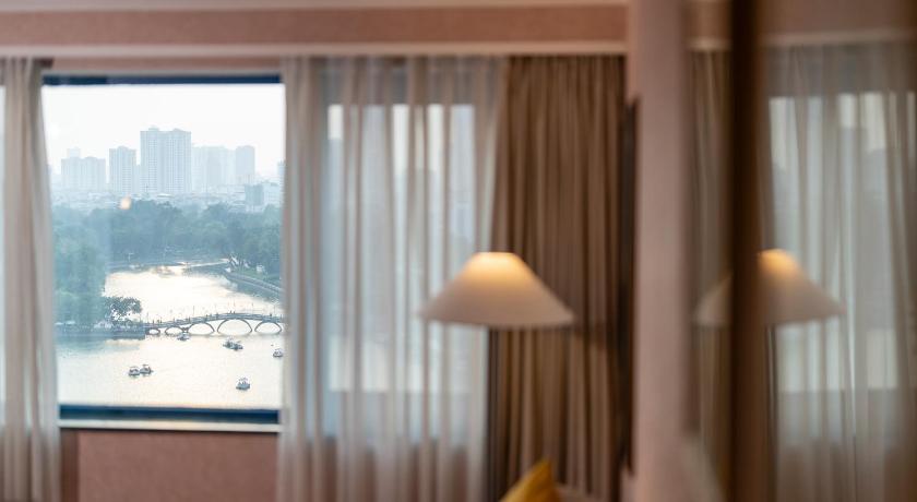 Image of Club King Bed 5