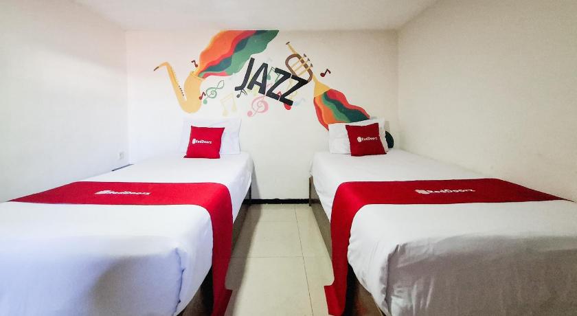RedDoorz near RS Panti Nirmala Malang - image 35