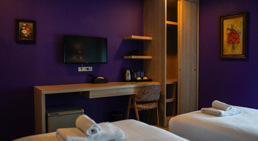 Image of Twin Room with Balcony 6