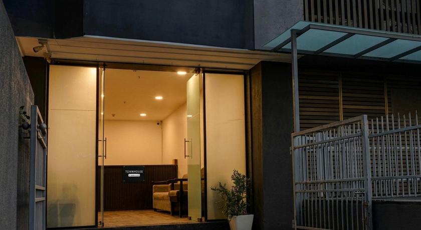 Super Townhouse Balewadi - image 10