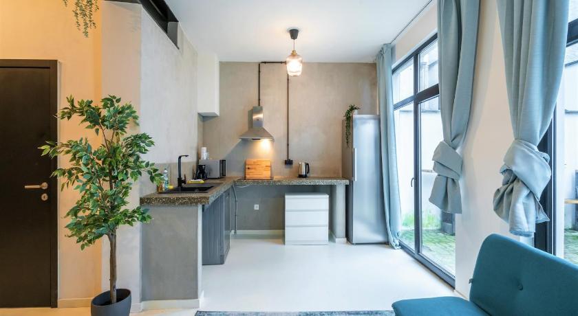 Antwerp Central 1BR/7P Apartment - image 12