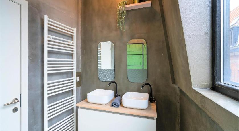Antwerp Central 1BR/7P Apartment - image 15