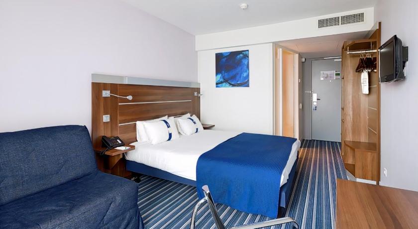 Image of Standard Double Room with Sofa Bed 4