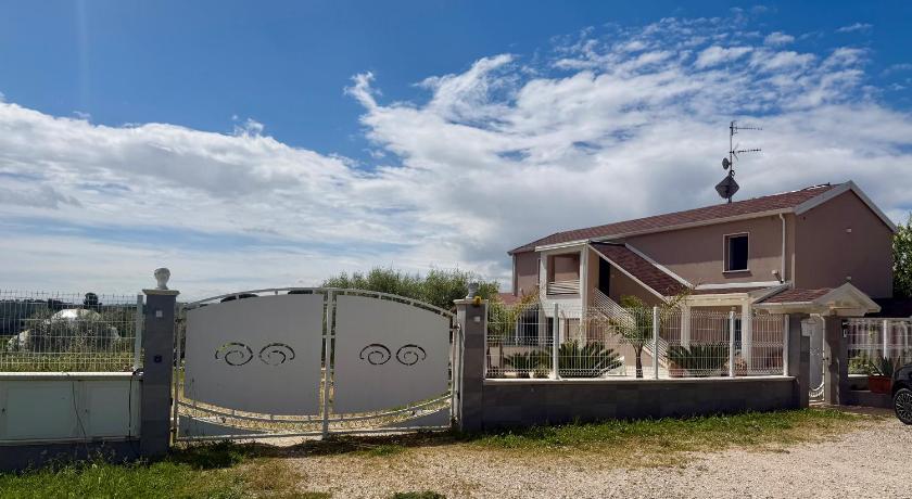 VILLA NATURA