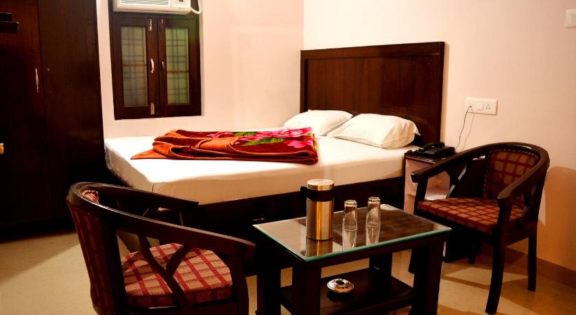 HOTEL THAKUR JI photo