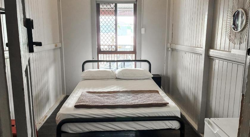 Imagen de Basic Double Room Shared Bathroom Age Limit 18 - 35 6