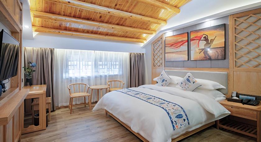 张家界 BaoFeng Lake Narrative Light Retreat-Chinese Style-Pick-up-ZhangjiajieTickets-LocalGuideService 酒店 泳池