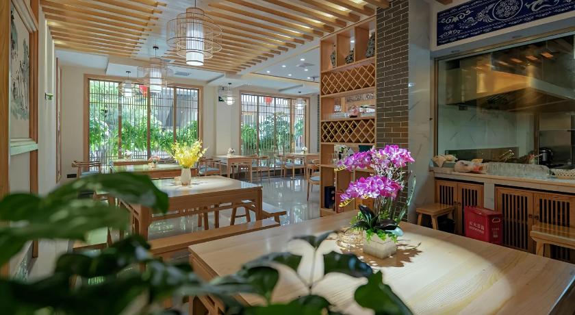 张家界 BaoFeng Lake Narrative Light Retreat-Chinese Style-Pick-up-ZhangjiajieTickets-LocalGuideService 酒店 大堂