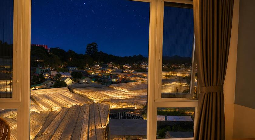 STARVIEW VILLA – Dalat, KS