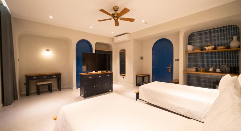Phòng 2 Giường Đơn Nhìn Ra Thành Phố (Twin Room with City View)