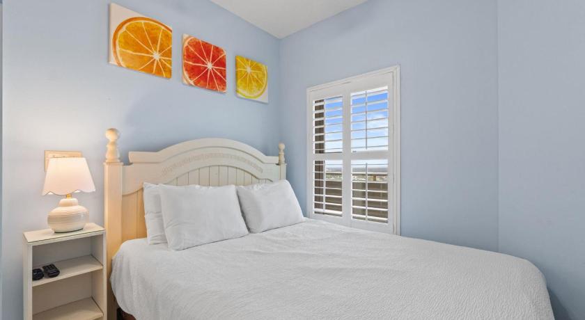 Image of Apartment with Sea View 8