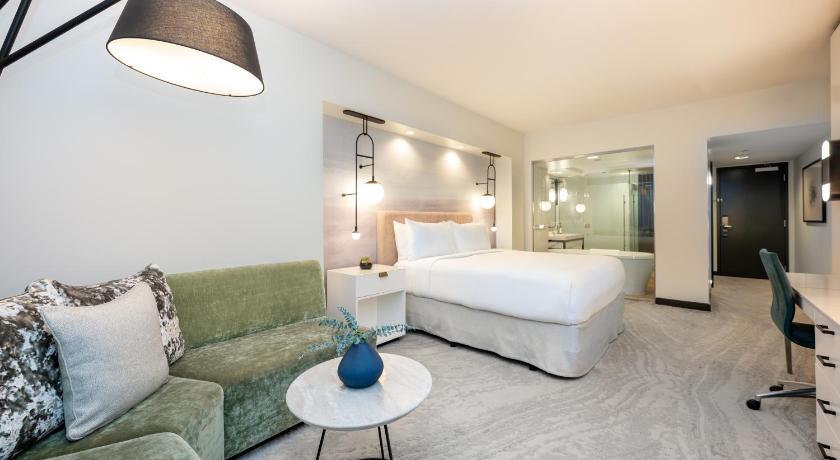 Image of 1 King Bed 4