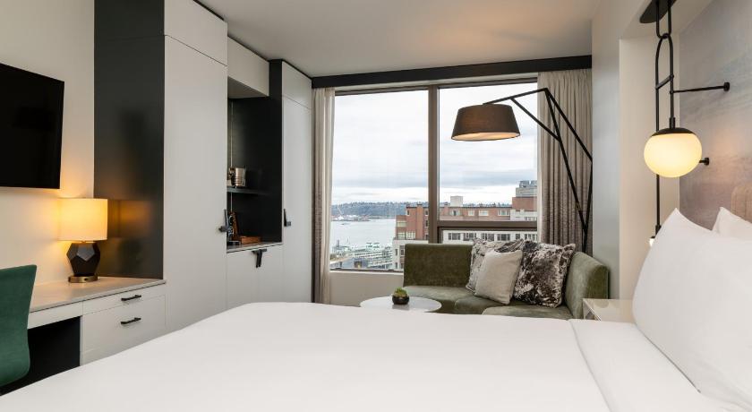 Image of 1 King Bed Water View 2