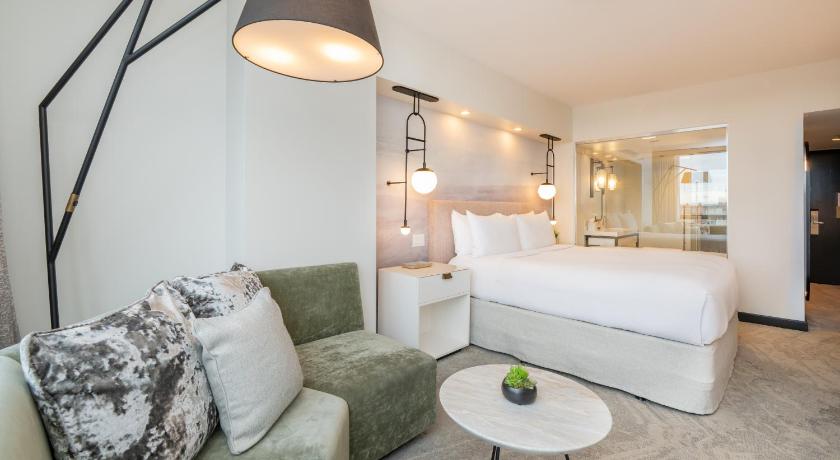 Image of 1 King Bed Water View 1