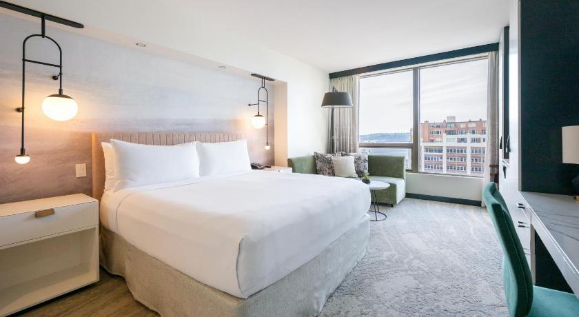 Image of 1 King Bed Water View 5
