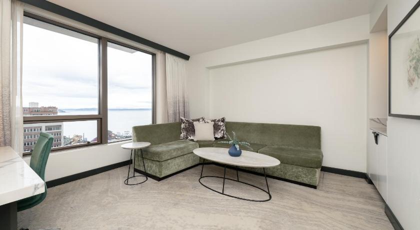 Image of 1 King Bed Junior Suite Water View 3