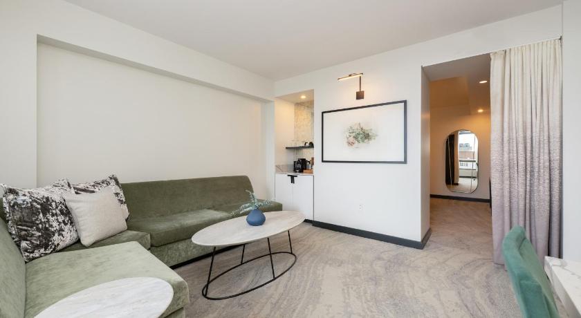 Image of 1 King Bed Junior Suite Water View 7