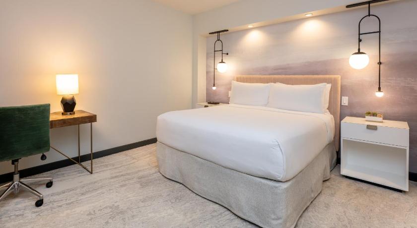 Image of 1 Bedroom King Suite 4