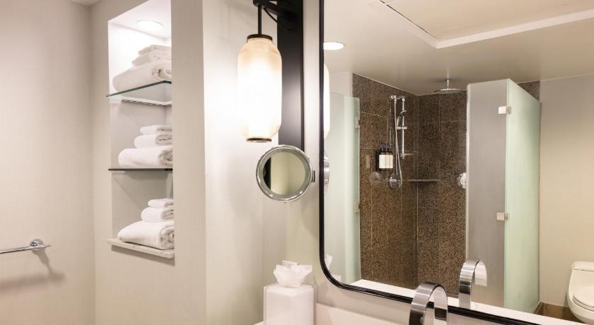 Image of 1 King Bed Premium Suite 2