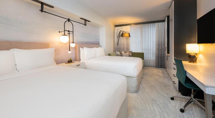 Image of 2 Queen Beds City View Accessible Roll-In Shower 5