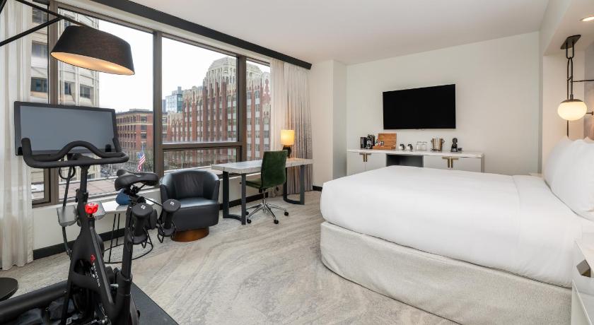 Image of 1 King Bed City View Fitness Room 0