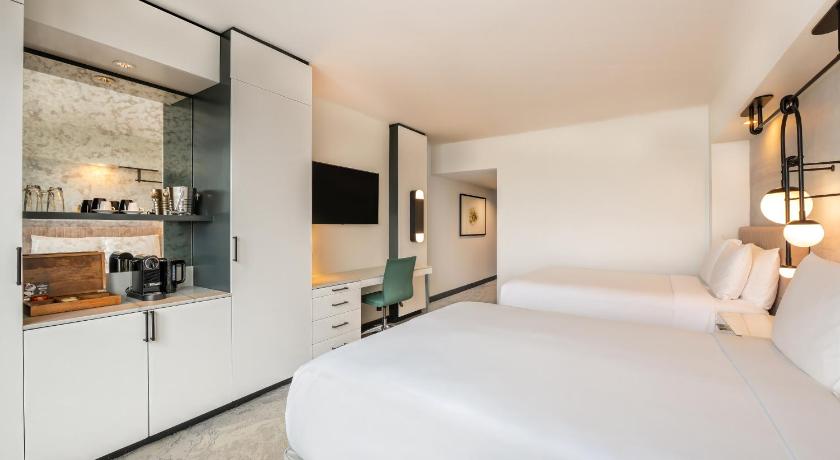 Image of 2 Queen Beds City View Accessible Roll-In Shower 7