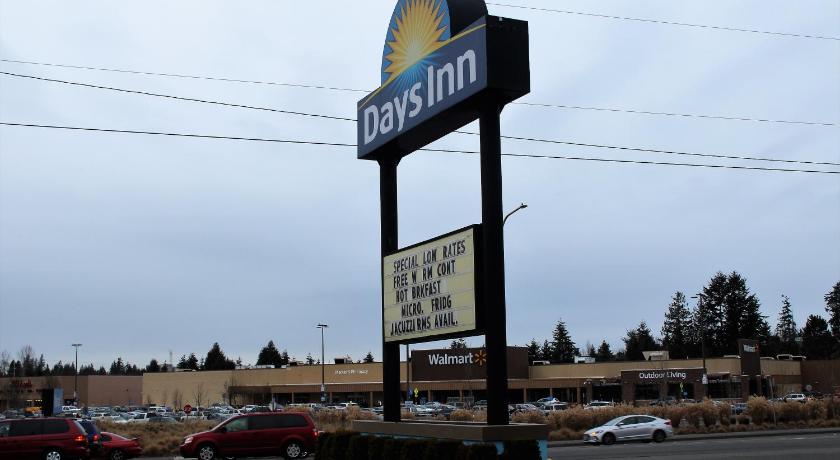 Days Inn by Wyndham Everett