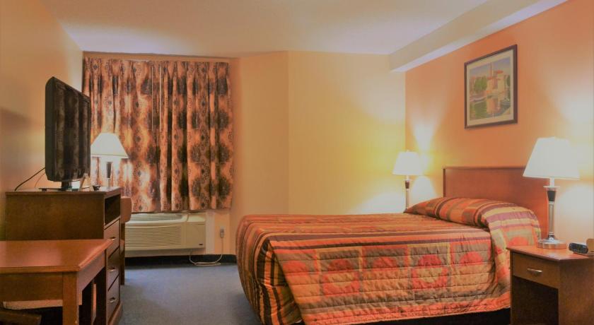 Aurora Park Inn & Suites photo