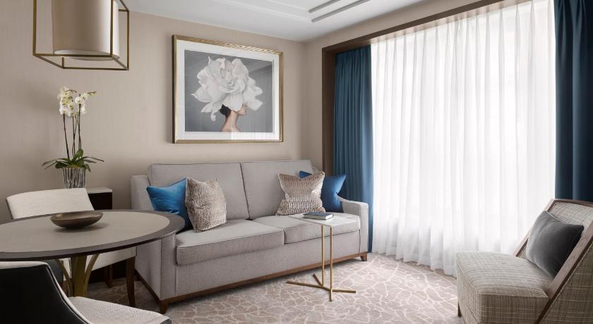 Image of 1 King 1 Bedroom Suite Mayfair Floor 3