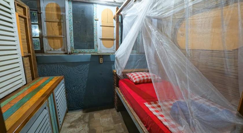 Image of Single Room with Shared Bathroom 5