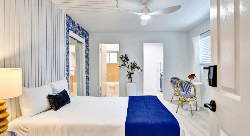 Lake Worth Studio with Kitchenette and Shared Yard