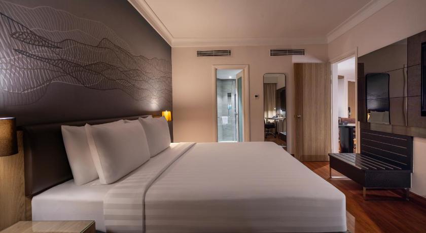 Image of Junior suite with 1 king bed 16
