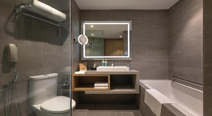 Image of Junior suite with 1 king bed 15