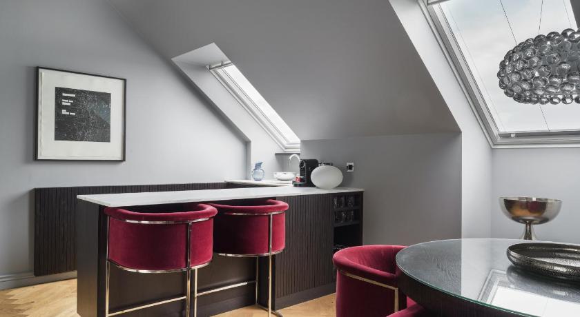 Image of King Suite 9