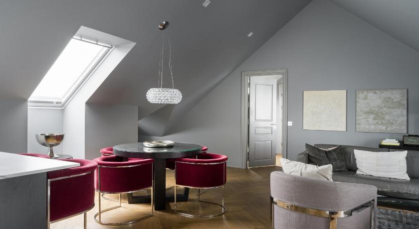 Image of King Suite 8