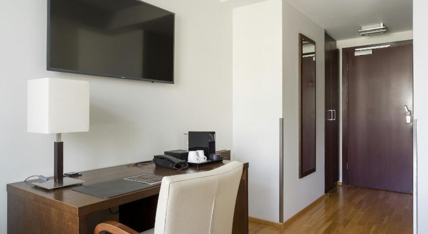 Image of Standard Double PLUS Room 7