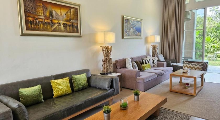 Image of Four-Bedroom Vacation Home 5