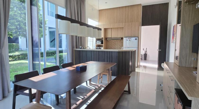 Image of Four-Bedroom Vacation Home 1