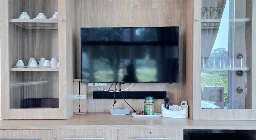 Image of Four-Bedroom Vacation Home 10