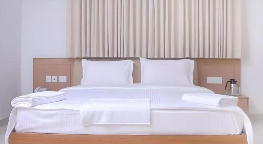 Sybaritic Suites – Hyderabad, IA