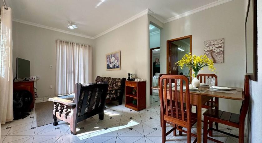 Apartamento sala e quarto com ar na Praia do Abrico