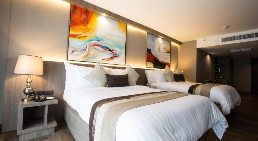 Image of Premier Family Room 13